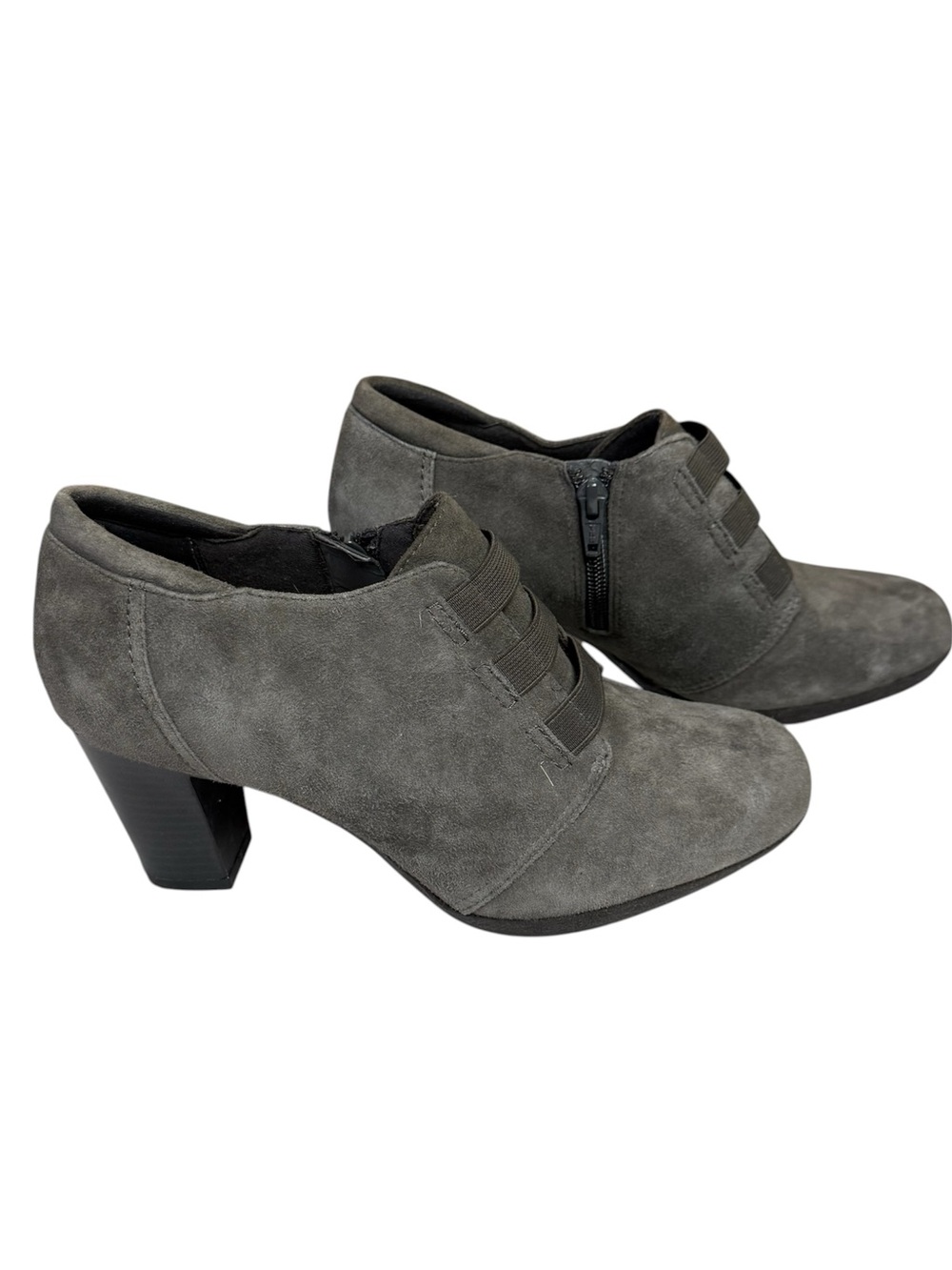Clarks Charcoal Gray Suede Heeled Ankle Booties cushion soft size 8 NWOB
